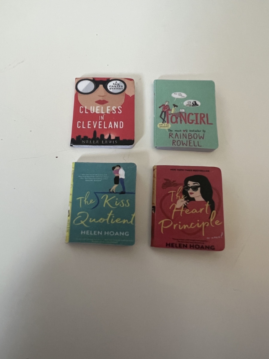 4x Miniature Books